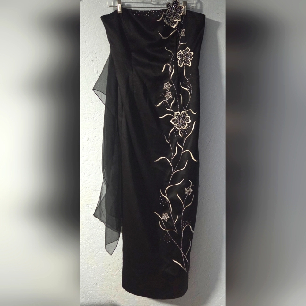 Vintage Flip! Black & White Strapless Gown - Size 13/14
